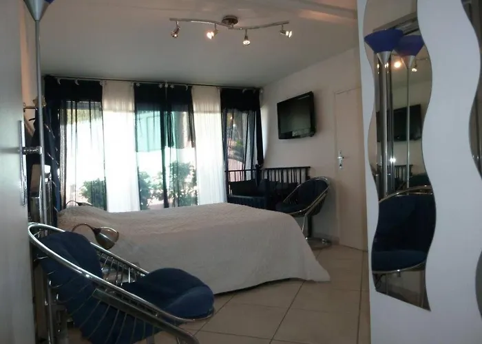 Juan Les Pins Near Cannes Beaches 18-20 Guests *