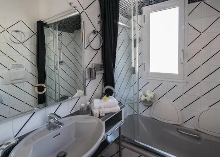 Juan Les Pins Near Cannes Beaches 18-20 Guests *