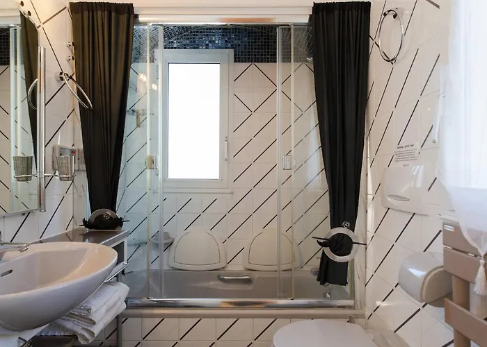 Juan Les Pins Near Cannes Beaches 18-20 Guests * Antibes