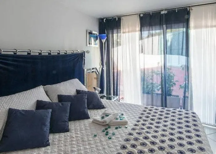 Juan Les Pins Near Cannes Beaches 18-20 Guests