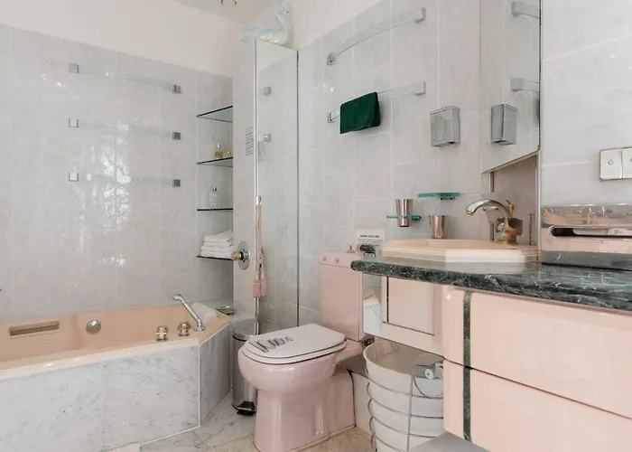 Juan Les Pins Near Cannes Beaches 18-20 Guests *