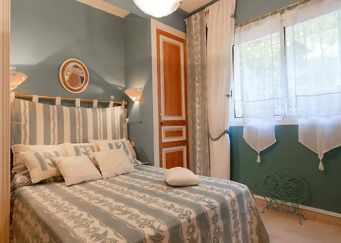 Juan Les Pins Near Cannes Beaches 18-20 Guests