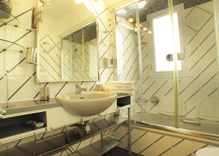 Villa Juan Les Pins Near Cannes Beaches 18-20 Guests *