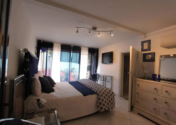 Villa Juan Les Pins Near Cannes Beaches 18-20 Guests Antibes