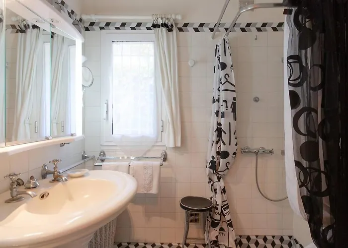 Juan Les Pins Near Cannes Beaches 18-20 Guests * Antibes