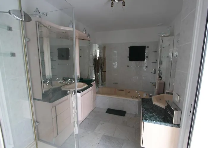 Villa Juan Les Pins Near Cannes Beaches 18-20 Guests *